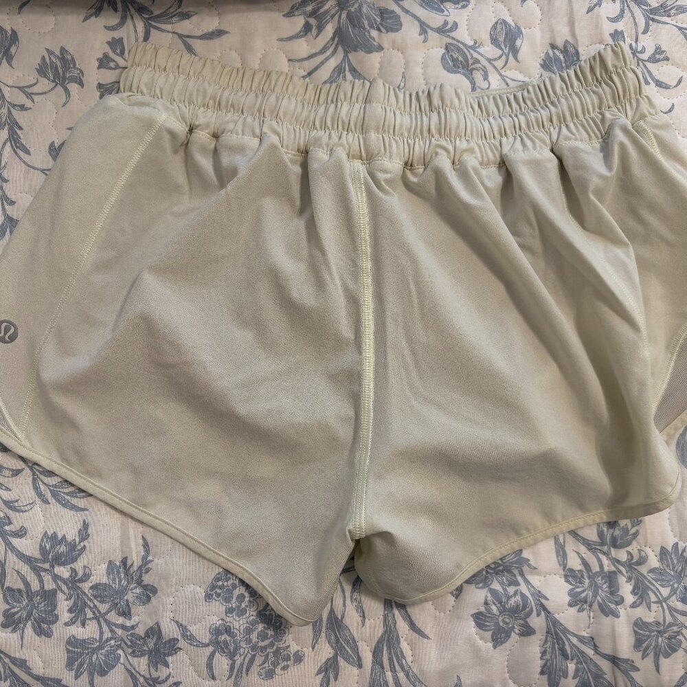 Lululemon Hotty Hot low-rise 2.5"